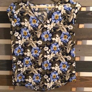 Capped sleeve colorful silky top